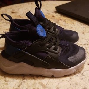 Toddler Nike huarache sneakers sz 9